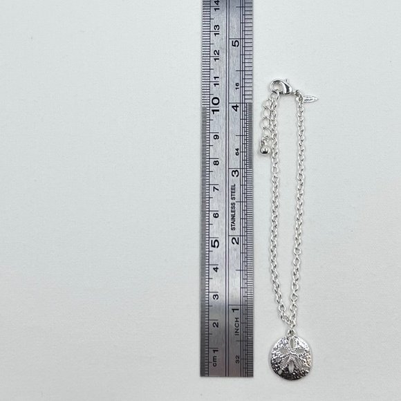 SHB Avon - Sand Dollar Charm Shiny Silver Tone 7” Bracelet - Picture 5 of 7